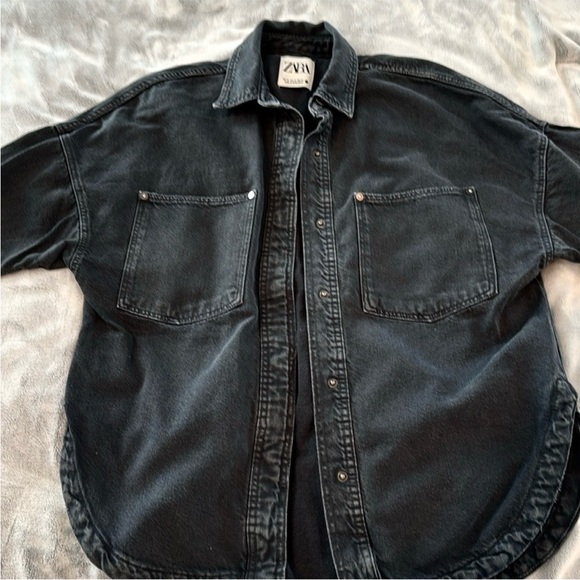 ✨ Like New Zara Black Denim Shirt Jacket ✨ - Picture 3 of 4